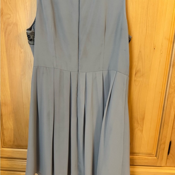 Dress, size XL. Excellent condition. gray with black sequin design on the top. - Picture 4 of 4